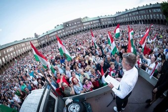 Orbán a Fidesz sú už iba druhí. Čo sa deje v Maďarsku?