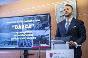 Šutaj Eštok zriadil vyšetrovací tím. Táto vláda by najradšej kľačala pred Putinom, reagujú Naď s Hegerom
