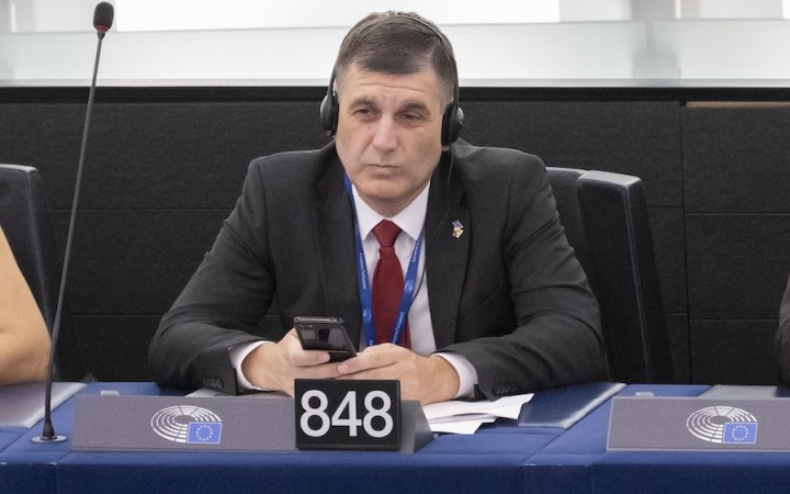 Nútia nás financovať zabíjanie nevinných civilistov, tvrdí europoslanec Ondruš