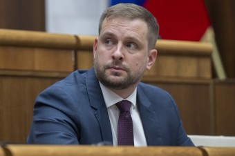 Šaško väzby na Agel nepretrhol, má ich šéf štátnej poisťovne aj riaditeľ v Trenčíne