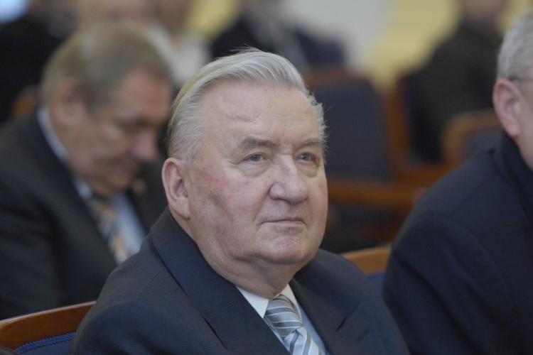 Čaputovej kytica na hrobe Michala Kováča