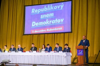 Nikdy nepodporíme ani len menšinovú vládu s Hlasom, vysvetľoval Naď, čím ich zaviazali delegáti