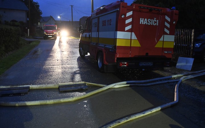 Po búrke v Spišskom Podhradí vytopilo 50 domov, zosunula sa aj cesta 