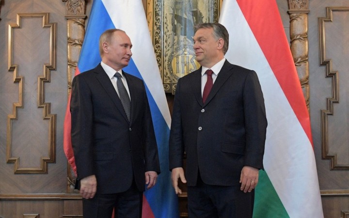 Mierové urovnanie vojny na Ukrajine stále neprichádza do úvahy, odkázal ruský prezident