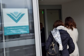 Nábor poisťovní v rómskych osadách pokračuje, úrad poukazuje na nekalé praktiky