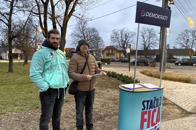 Ako som zbieral s Demokratmi podpisy pod petíciu „Stačilo Fica“