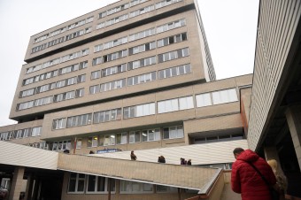Odborári po kritike politikov pritvrdili, 1500 lekárov podalo výpovede z nadčasov