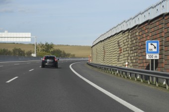 Zbytočné pruhy za stovky miliónov