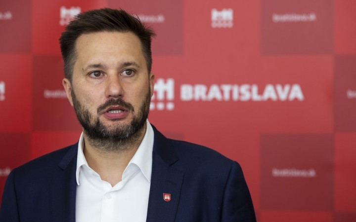 Vallom odobrený kandidát na šéfa DPB je blízky členovi Dozornej rady podniku
