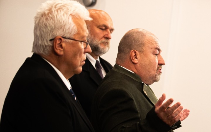 Ak chcete naše tri hlasy, vyriešte to do konca januára, odkázal koalícii. Stále trvajú na ministerstve
