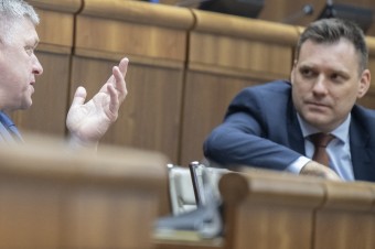KDH a PS by mali spozornieť, vraví premiér. Taraba spomína ústavné zakotvenie dvoch pohlaví