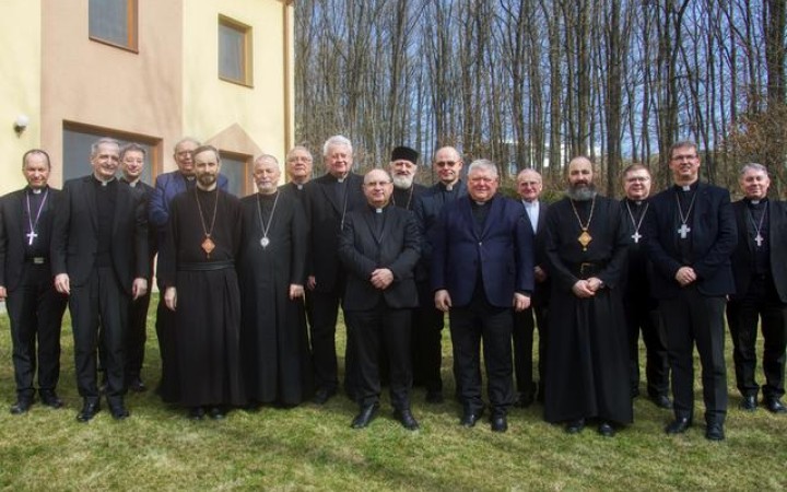 Vyzývajú na pokoj a zmierenie. Odkaz poslali aj koaličným a opozičným politikom
