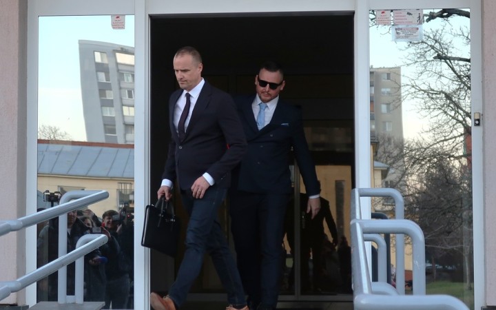 Súd nevzal internetového agresora do väzby. Zastupuje ho premiérov poradca
