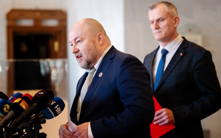 Huliak priznal, že vzal Malatinca, aby mal lepšiu pozíciu pri rokovaniach s Ficom