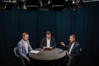 Hoci politická koncovka protestov nebude, u Fica sa zľakli námestí a chodia si po noty do zahraničia