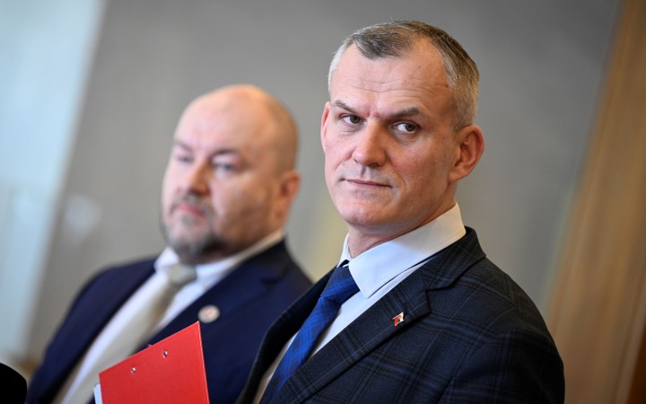 Spojenie dvoch Podpoľancov má svoju logiku. Taraba a jeho elektráreň sú v ohrození