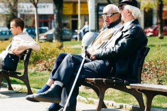 Na seniorov o chvíľu nebude mať kto robiť, nutné budú reformy aj zníženie dôchodkov