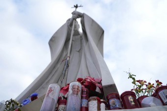 František nemá pri sebe dôverníkov, ako boli Gänswein či Dziwisz. Zrejme by ho boli „poslali“ do nemocnice skôr