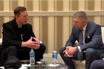 Rozprávali sa o USAID aj novej továrni Tesly