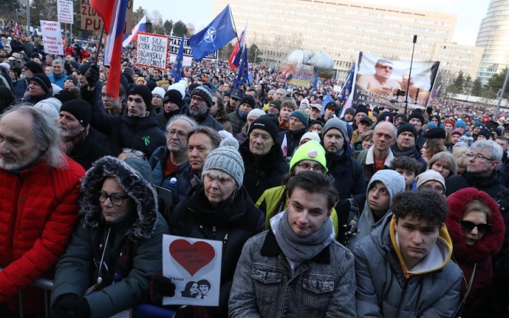 Na Kuciakovu spomienku do Bratislavy prišlo len desaťtisíc ľudí, Matovič protestoval vo Ficovom rodisku
