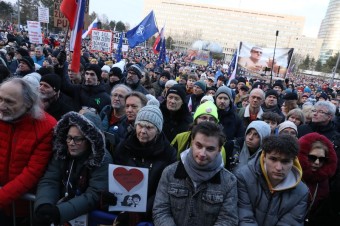 Na Kuciakovu spomienku do Bratislavy prišlo len desaťtisíc ľudí, Matovič protestoval vo Ficovom rodisku