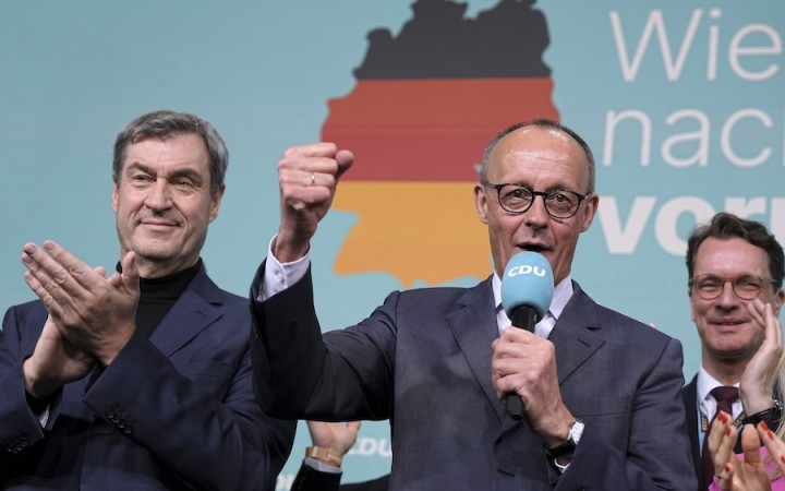 Zvíťazila únia kresťanských demokratov pred AfD, ktorá žne historický úspech. Trump sa teší
