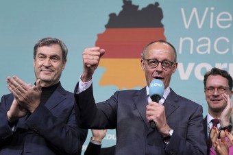 Zvíťazila únia kresťanských demokratov pred AfD, ktorá žne historický úspech. Trump sa teší
