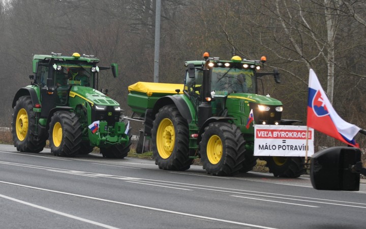 Českí a slovenskí poľnohospodári protestujú na hraničnom priechode Holíč - Hodonín proti dohode Mercosur