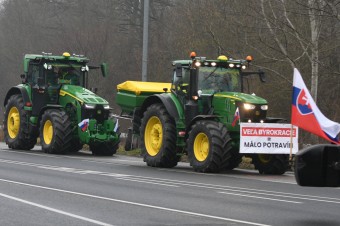 Českí a slovenskí poľnohospodári protestujú na hraničnom priechode Holíč - Hodonín proti dohode Mercosur