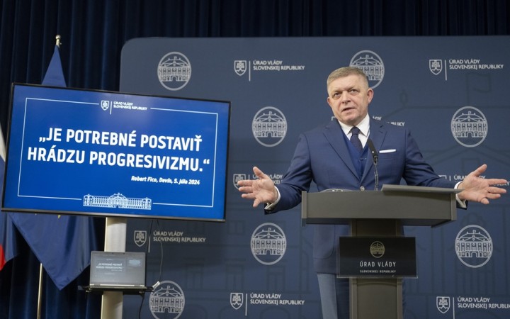 Vláda upravila návrh podľa KDH a KÚ. Karas ho nekomentuje, Krajniakovi však nestačí