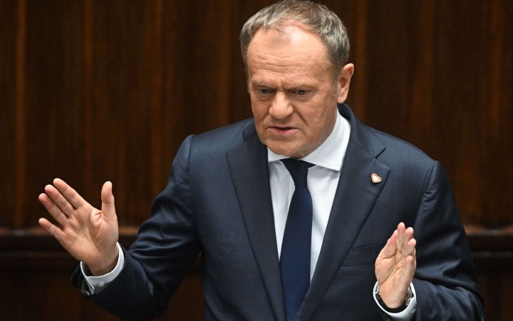 Tusk hovorí o jadrových zbraniach a chce pol milióna vojakov