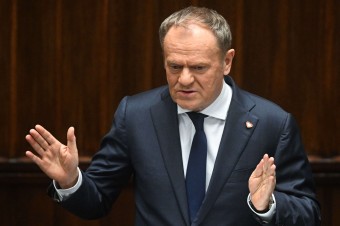 Tusk hovorí o jadrových zbraniach a chce pol milióna vojakov
