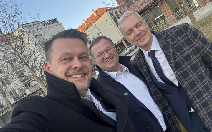 Takto reálna politická sila určite nevyzerá