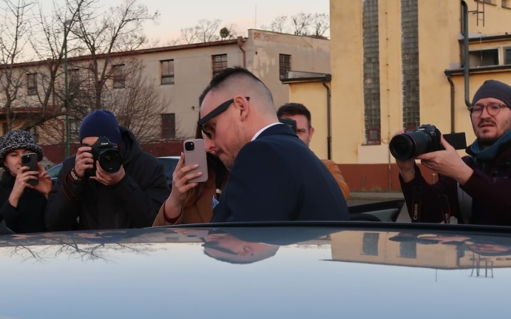 Bombica môžu noviny označiť za antisemitu, neonacistu a extrémistu