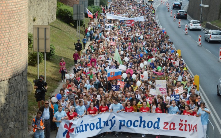 Električky vytlačili Národný pochod za život z Námestia SNP