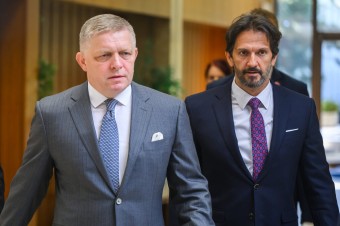 Kaliňák sa vyhovára a Fico zahmlieva