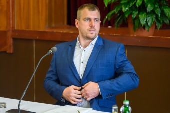 Štátny tajomník envirorezortu Filip Kuffa má pridelených 10 služobných áut