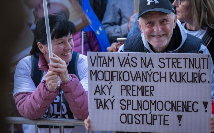 V Bratislave sa zišlo asi desaťtisíc ľudí. Rečníci volali po spájaní konzervatívcov a liberálov