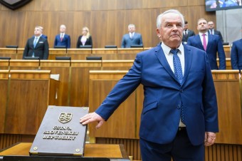 Sľub zložili noví poslanci, koalíciu čaká test pri voľbe šéfa parlamentu