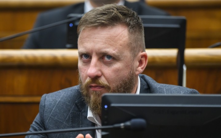 Vznikne odborná komisia, ktorá posúdi analýzu o vakcínach. Kotlára kritizuje najmä Drucker