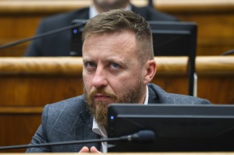 Vznikne odborná komisia, ktorá posúdi analýzu o vakcínach. Kotlára kritizuje najmä Drucker