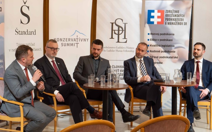 KDH stále nehovorí, či zahlasuje. Podľa Podmanického sa cez Hlas nedá presadiť viac