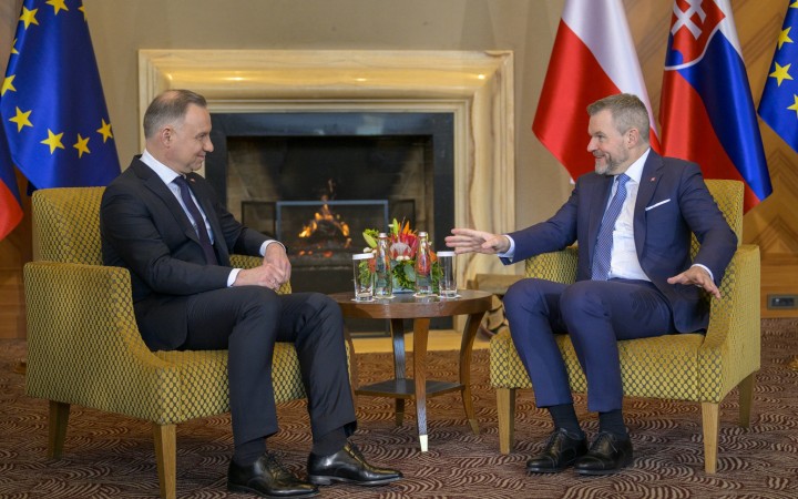 Slovensko je na pochybách, či sú dodávky zbraní na Ukrajinu cestou k mieru