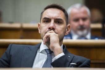 Poškodzoval dobrú povesť členov aj vedenia strany, tvrdí predseda László Gubík