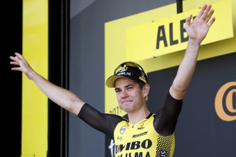 Na Tour skončili po pádoch van Aert i Schachmann