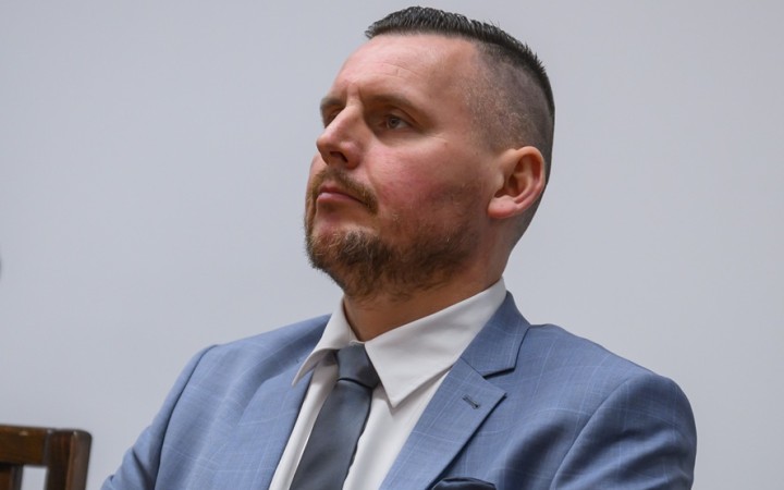 Najvyšší súd ho vo februári varoval, aby si dával pozor na to, čo robí