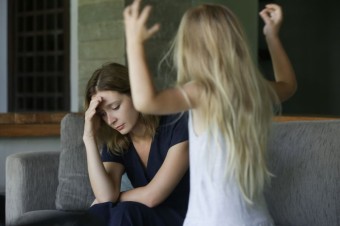 Dvojročná dcéra je k nám nepríjemná a agresívna. Nič na ňu neplatí, po dobrom ani po zlom