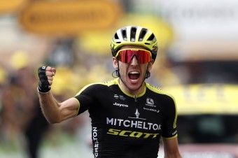Simon Yates triumfoval v 15. etape Tour de France