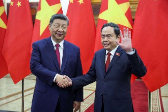 USA hovoria o obrate k Pacifiku, ale samy si hádžu polená pod nohy