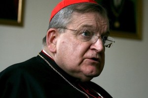 Kardinál Burke sa dištancoval od Steva Bannona